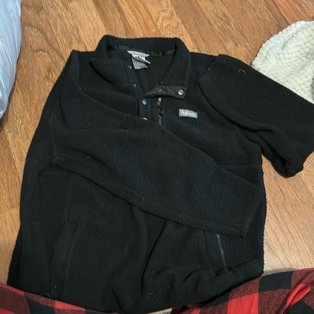 Avalanche half button up, great condition!! Size Medium